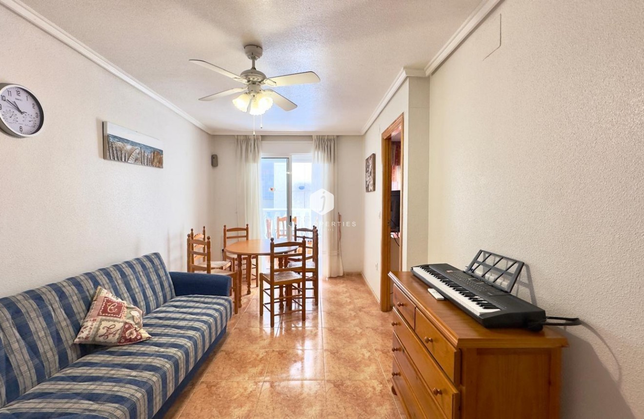 Resale - Apartment / flat -
Torrevieja - Centro