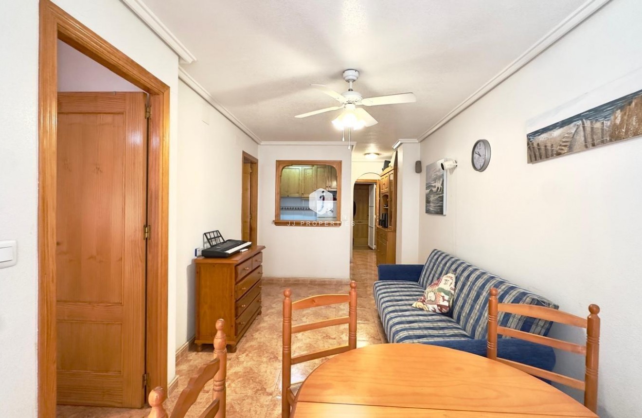 Resale - Apartment / flat -
Torrevieja - Centro