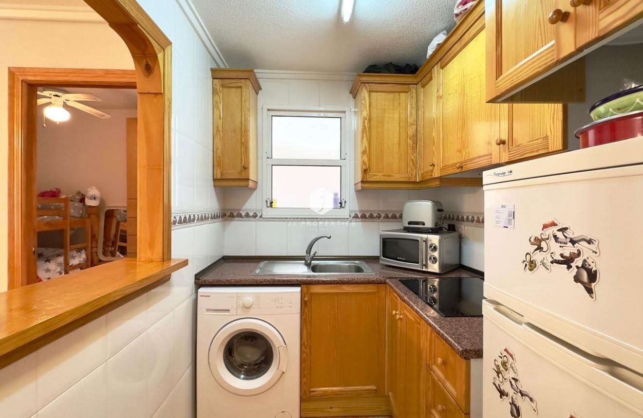 Resale - Apartment / flat -
Torrevieja - Centro