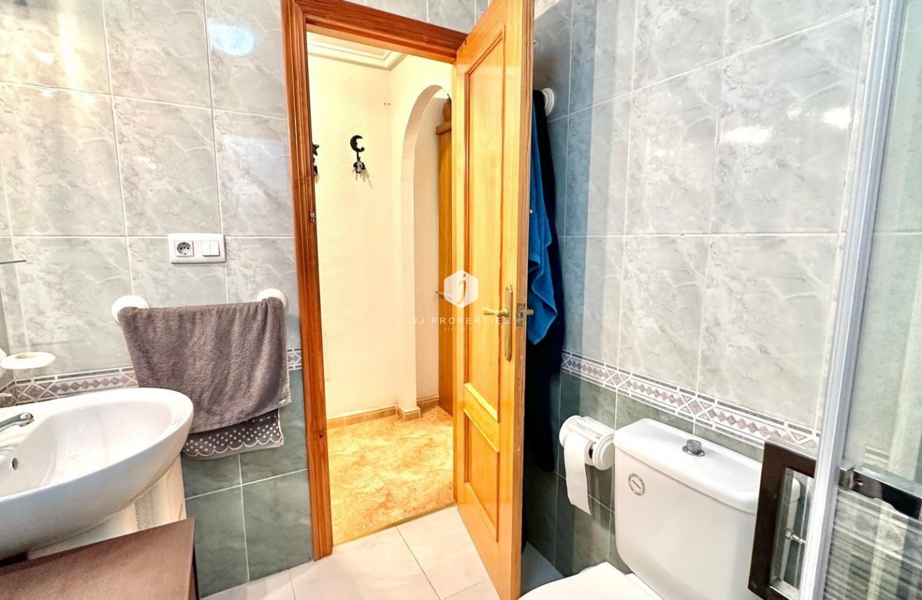 Resale - Apartment / flat -
Torrevieja - Centro