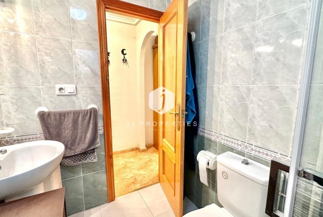 Resale - Apartment / flat -
Torrevieja - Centro