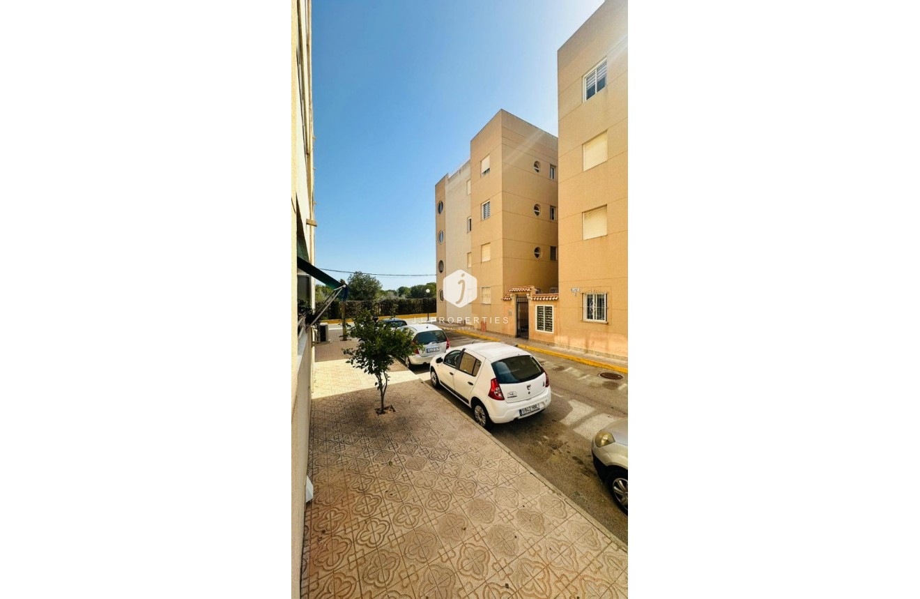 Resale - Apartment / flat -
Torrevieja - Costa Blanca