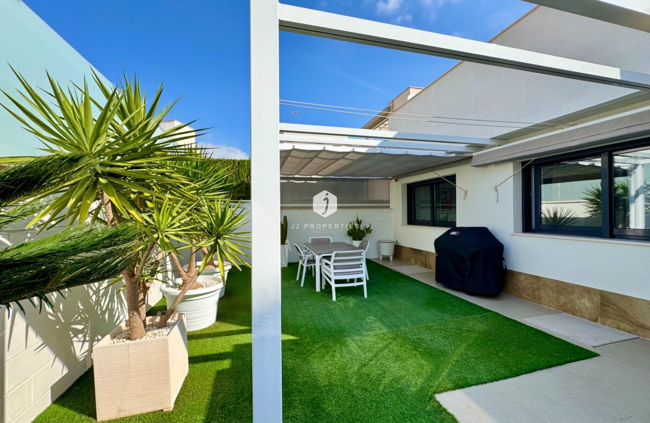 Resale - Villa -
San Miguel de Salinas - Bellavista