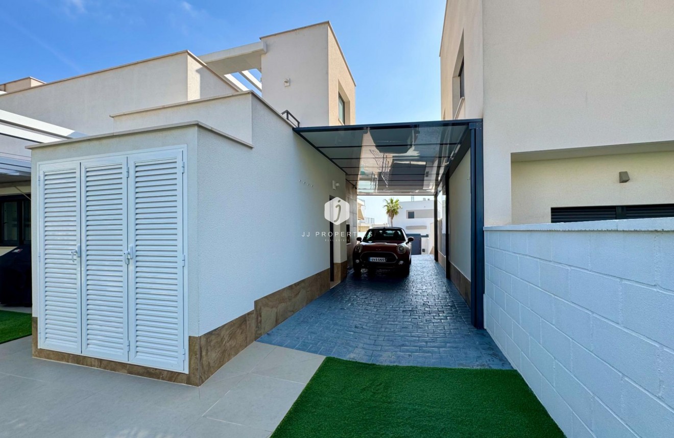 Resale - Villa -
San Miguel de Salinas - Bellavista