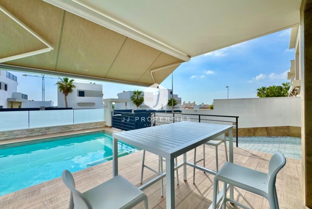 Resale - Villa -
San Miguel de Salinas - Bellavista