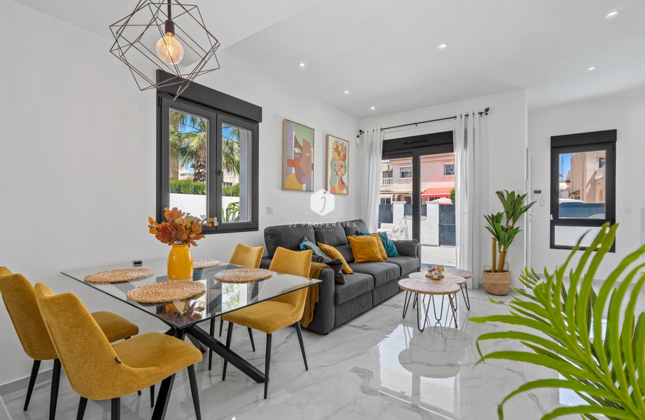 Resale - Villa -
Torrevieja - Costa Blanca