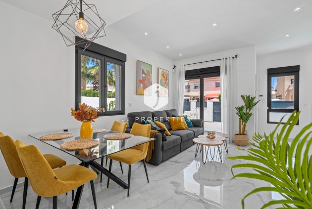 Resale - Villa -
Torrevieja - Costa Blanca