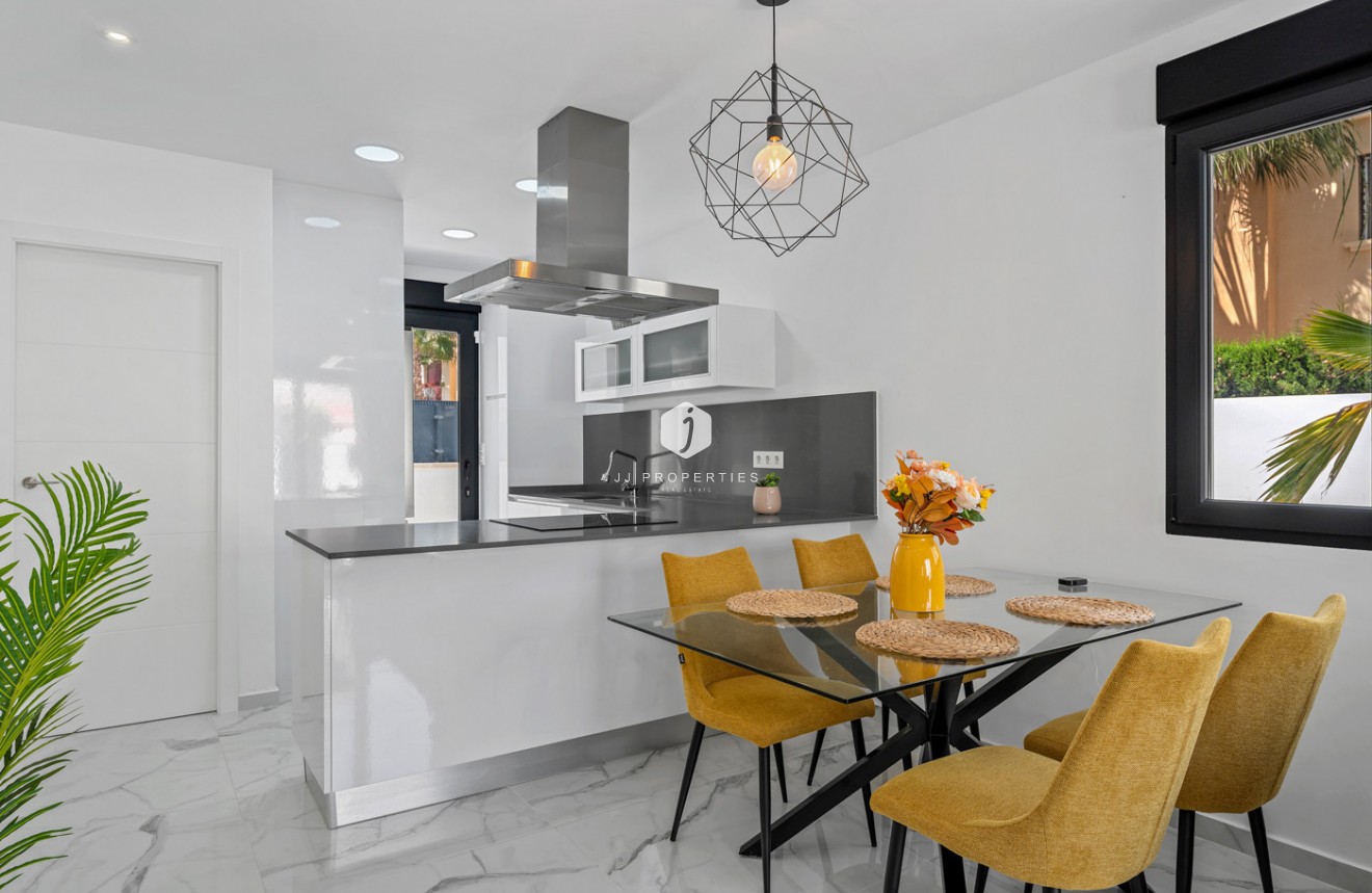 Resale - Villa -
Torrevieja - Costa Blanca