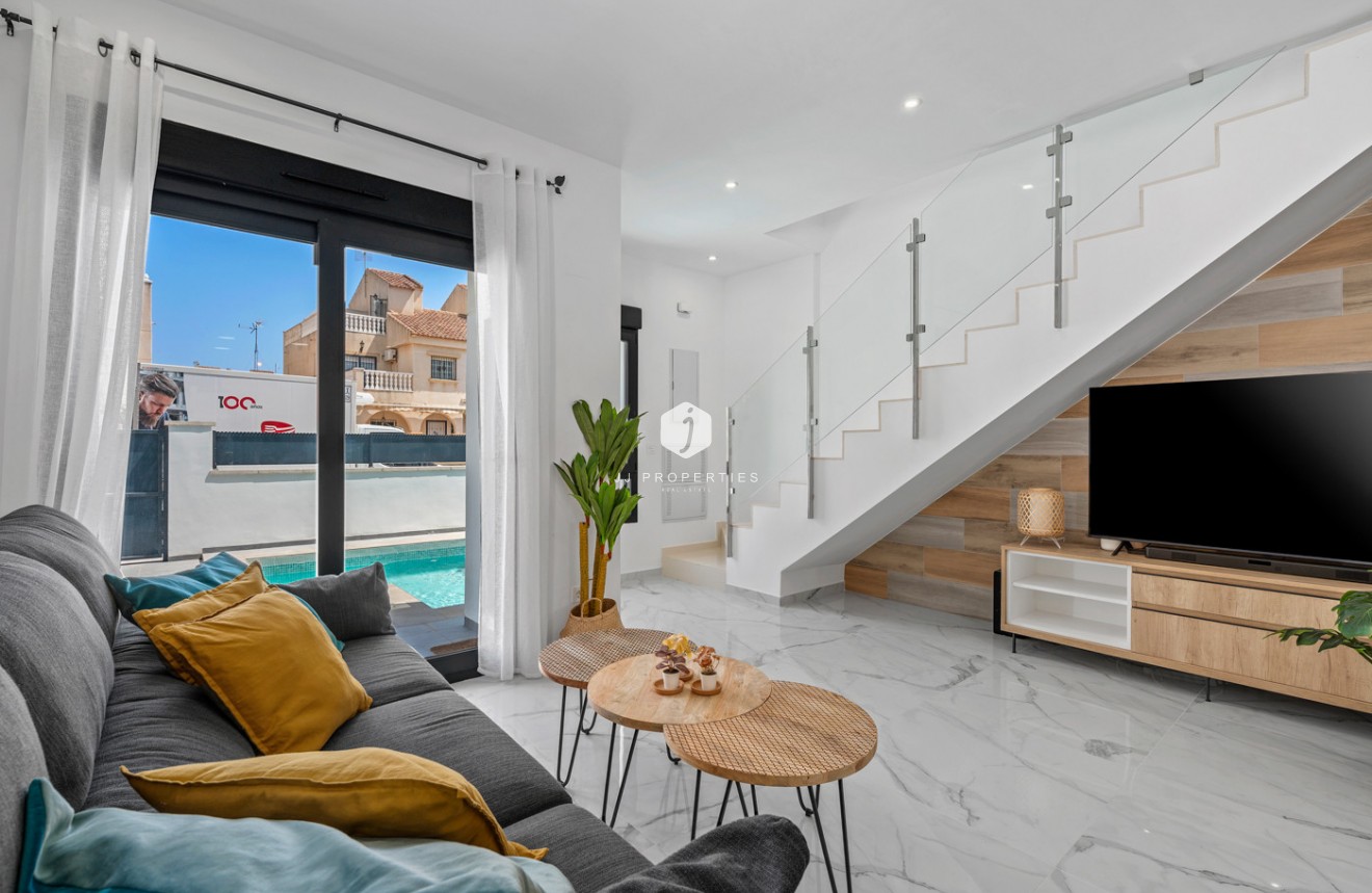 Resale - Villa -
Torrevieja - Costa Blanca