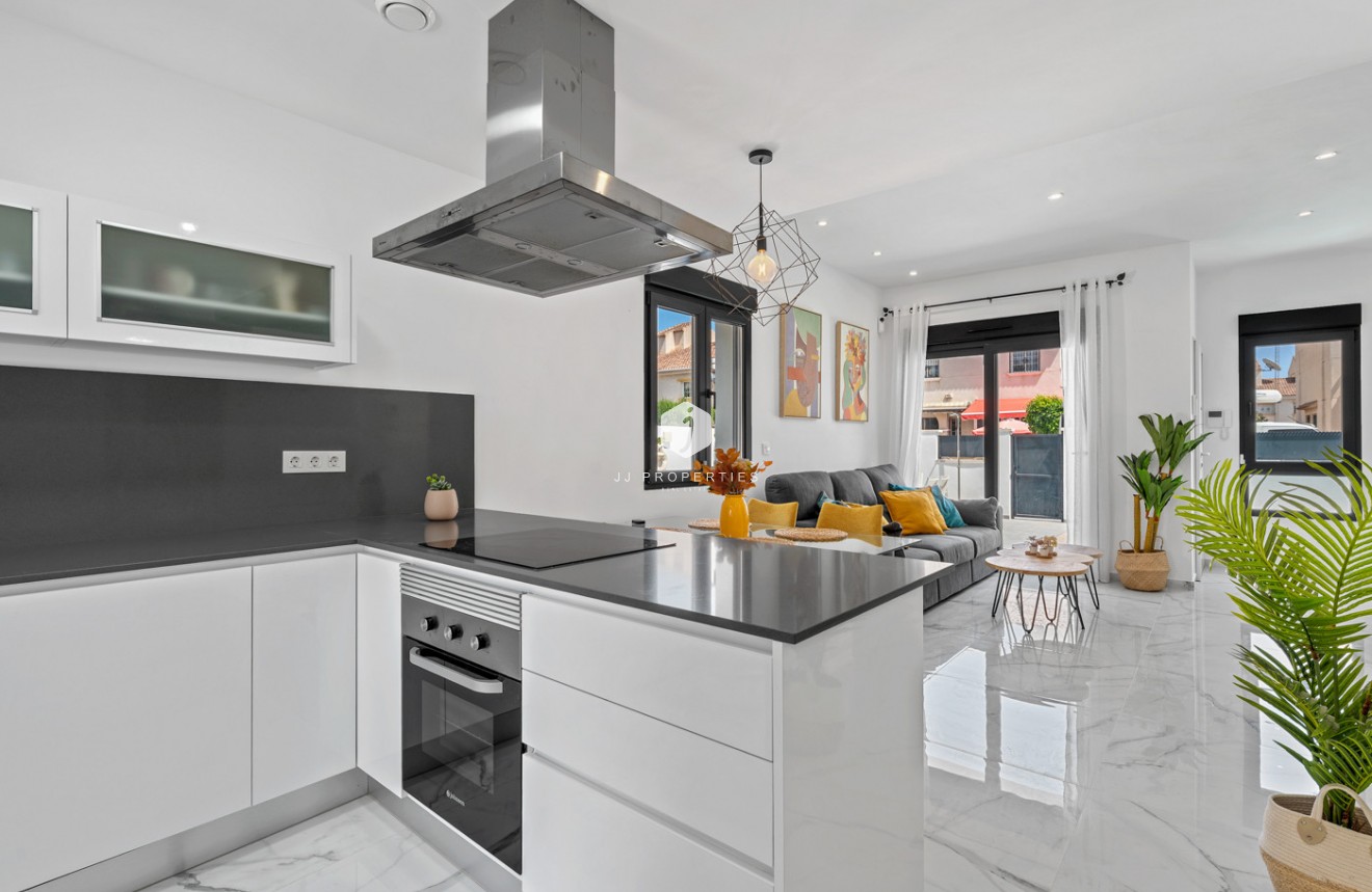 Resale - Villa -
Torrevieja - Costa Blanca