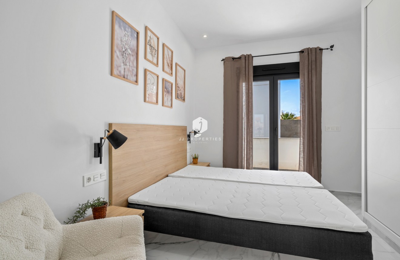Resale - Villa -
Torrevieja - Costa Blanca