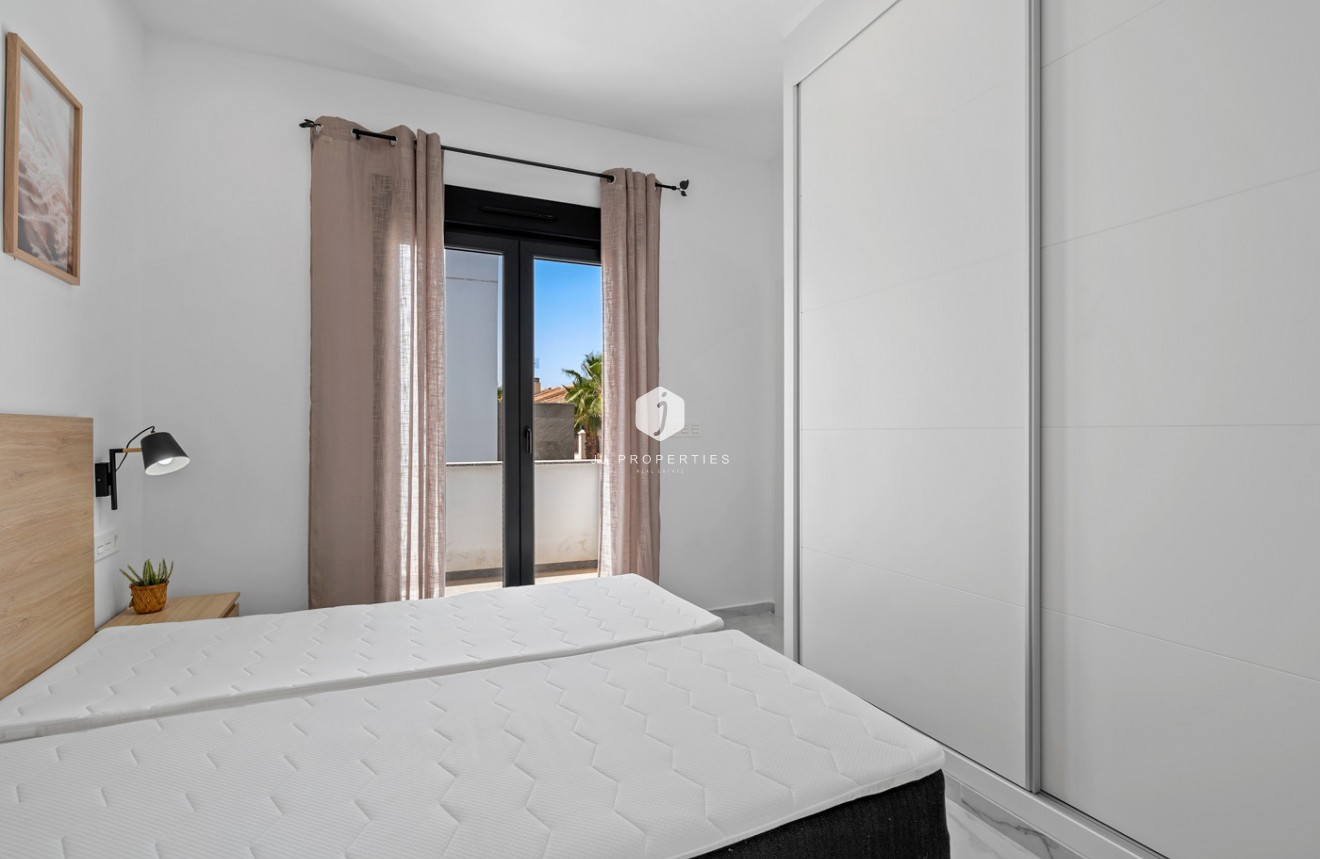 Resale - Villa -
Torrevieja - Costa Blanca