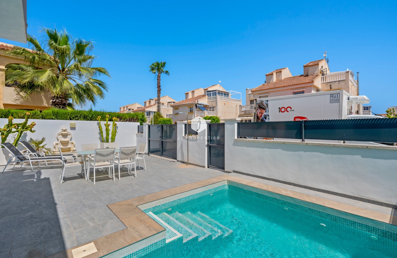 Resale - Villa -
Torrevieja - Costa Blanca