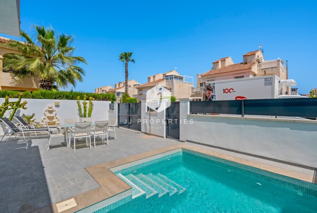 Resale - Villa -
Torrevieja - Costa Blanca
