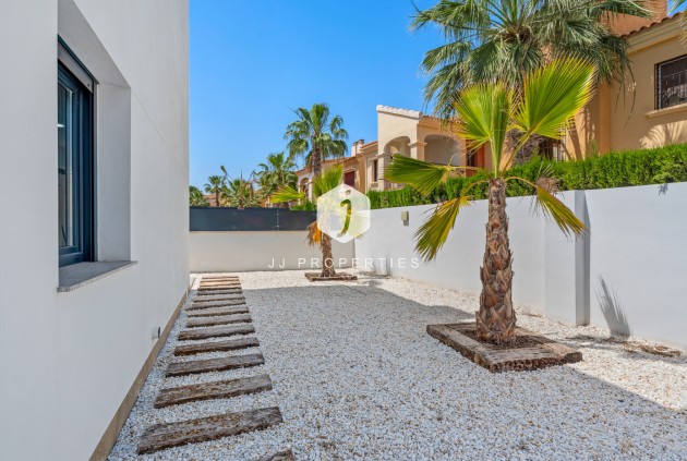 Resale - Villa -
Torrevieja - Costa Blanca
