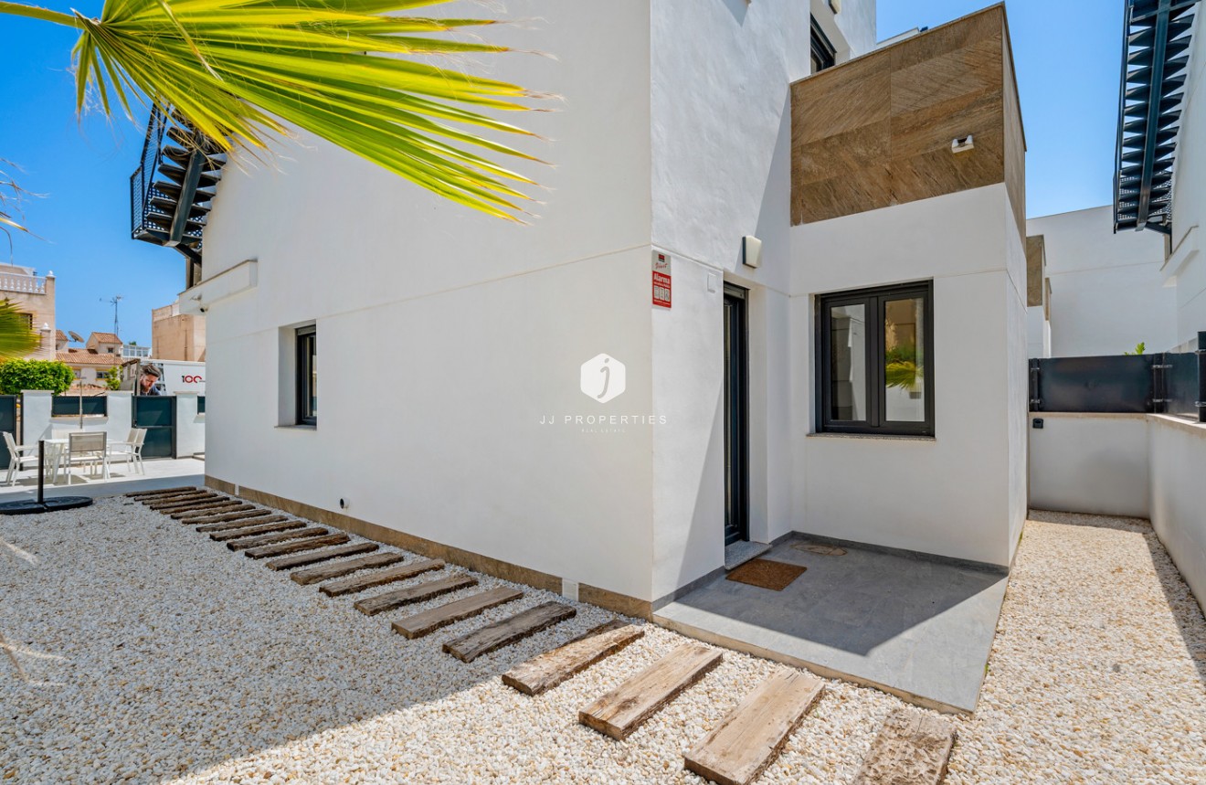 Resale - Villa -
Torrevieja - Costa Blanca