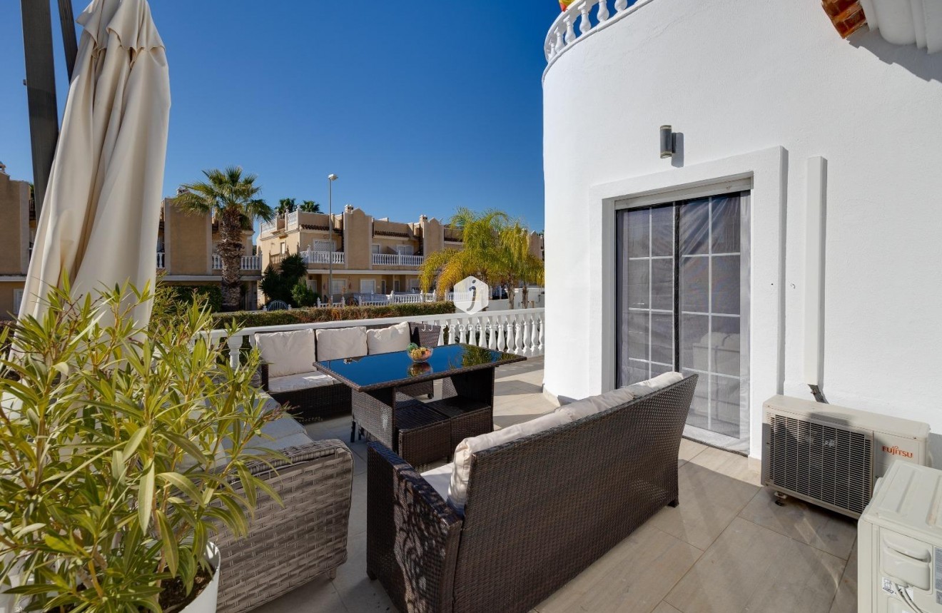 Resale - Chalet -
Orihuela Costa - Las Filipinas