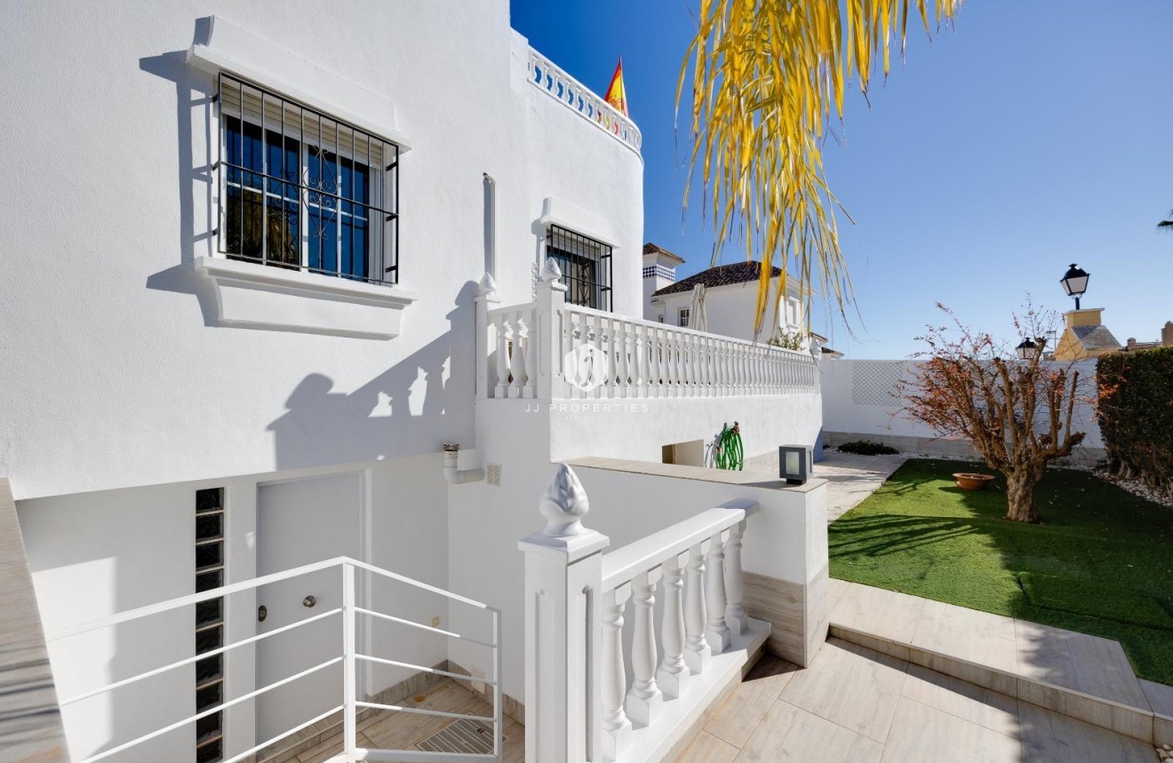 Resale - Chalet -
Orihuela Costa - Las Filipinas