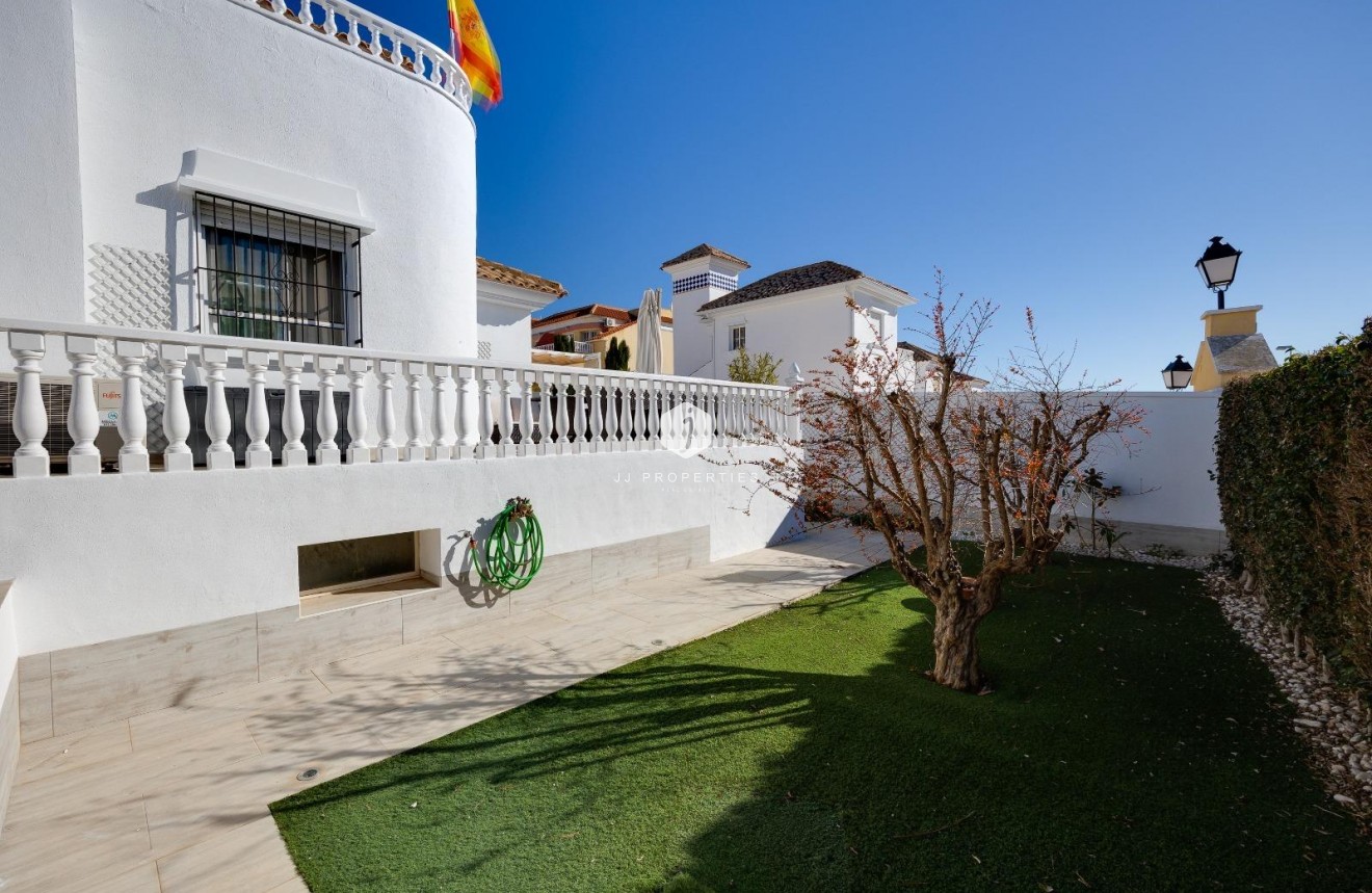 Resale - Chalet -
Orihuela Costa - Las Filipinas