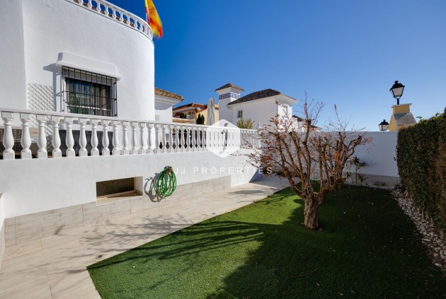 Resale - Chalet -
Orihuela Costa - Las Filipinas