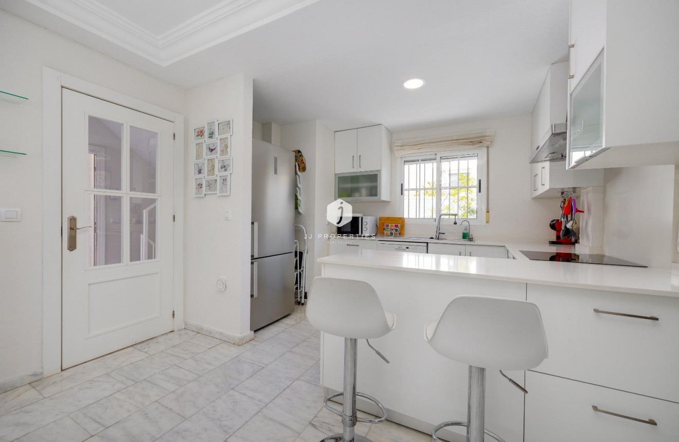 Resale - Chalet -
Orihuela Costa - Las Filipinas