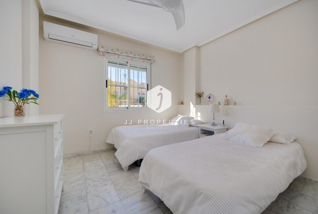 Resale - Chalet -
Orihuela Costa - Las Filipinas