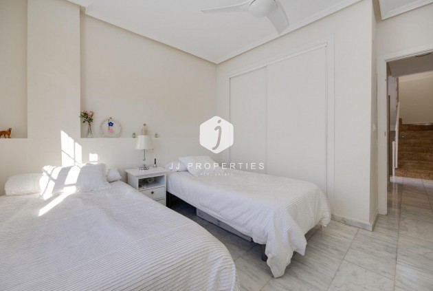Resale - Chalet -
Orihuela Costa - Las Filipinas