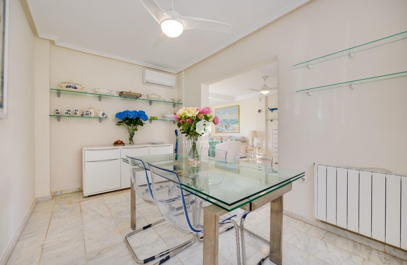 Resale - Chalet -
Orihuela Costa - Las Filipinas