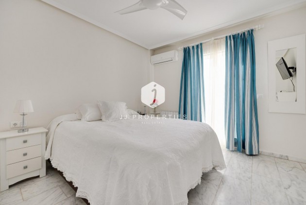 Resale - Chalet -
Orihuela Costa - Las Filipinas