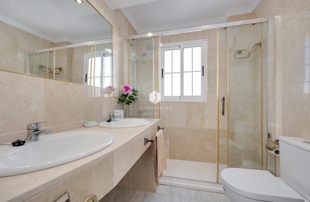Resale - Chalet -
Orihuela Costa - Las Filipinas