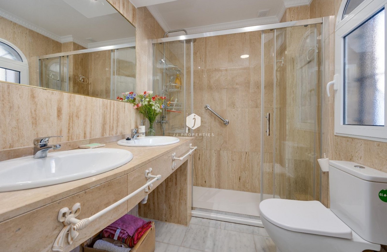 Resale - Chalet -
Orihuela Costa - Las Filipinas