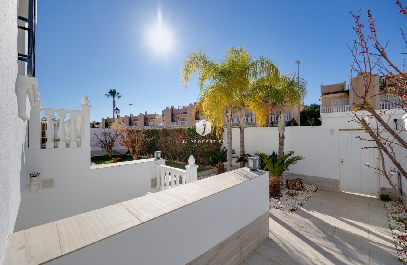Resale - Chalet -
Orihuela Costa - Las Filipinas