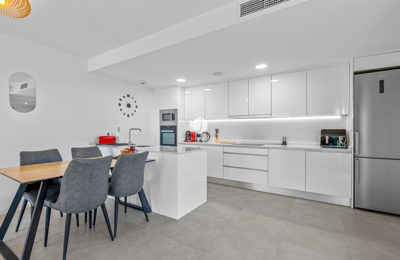Resale - Apartment / flat -
Dehesa de Campoamor - Costa Blanca