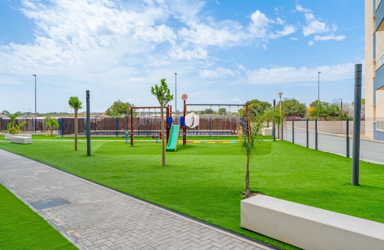 Resale - Apartment / flat -
Dehesa de Campoamor - Costa Blanca
