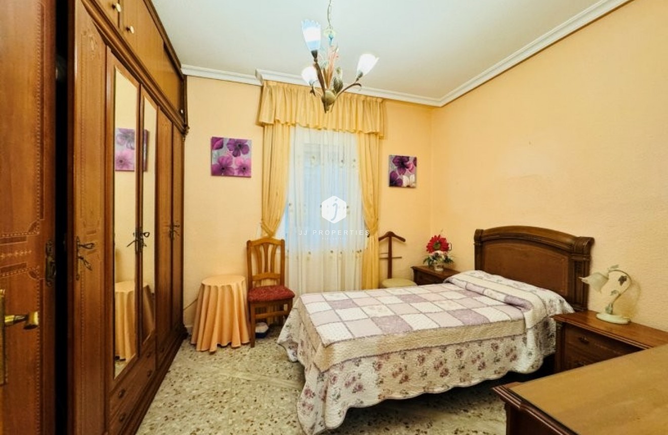 Resale - Apartment / flat -
La Mata - Costa Blanca