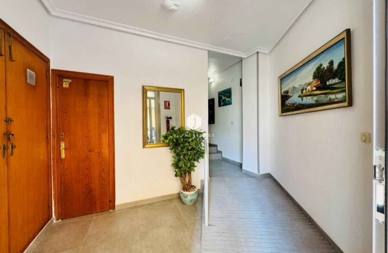 Resale - Apartment / flat -
La Mata - Costa Blanca