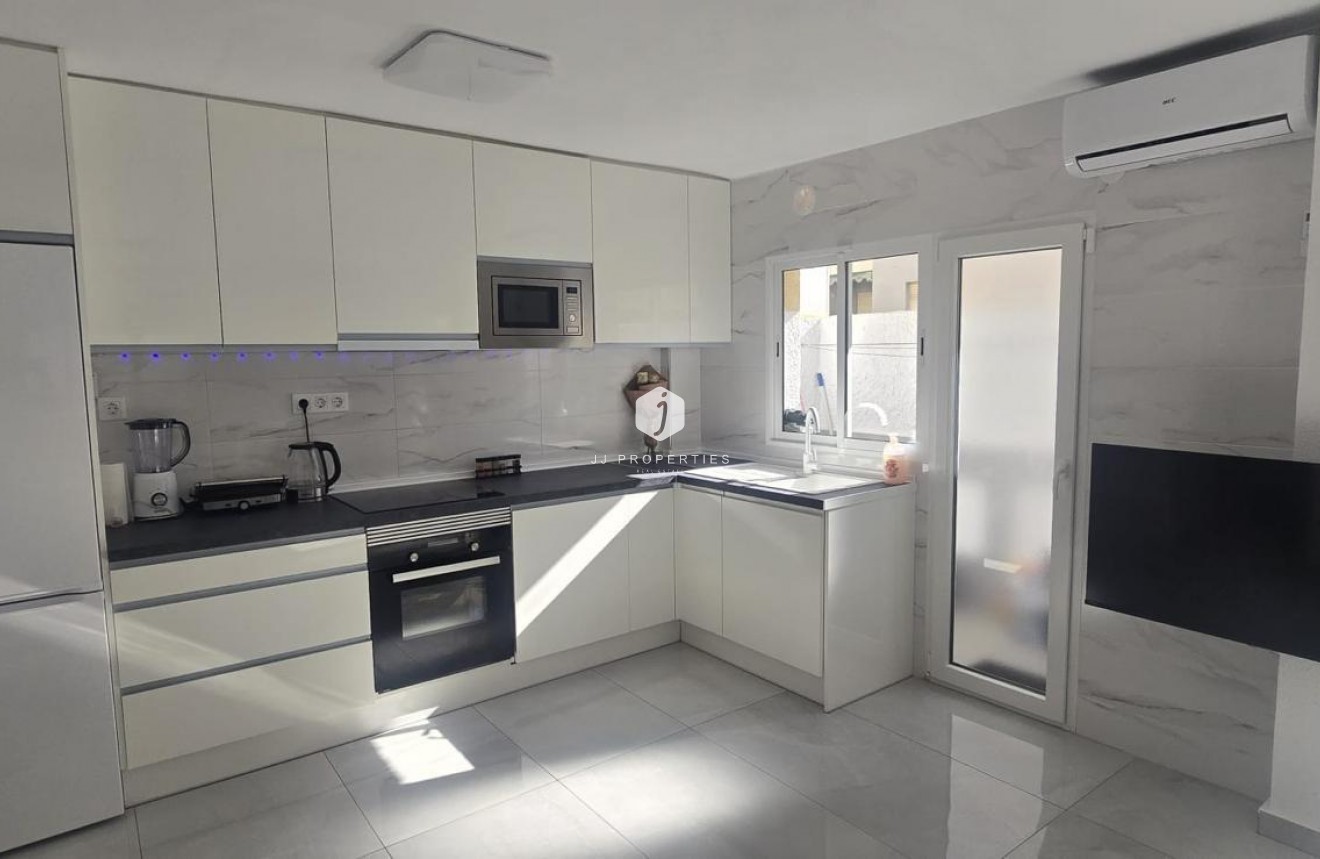 Resale - Apartment / flat -
Torrevieja - Acequion