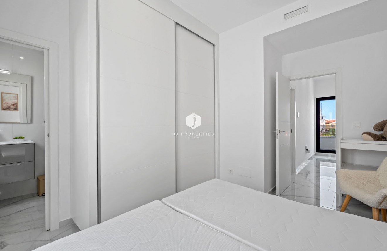 Resale - Villa -
Torrevieja - Costa Blanca
