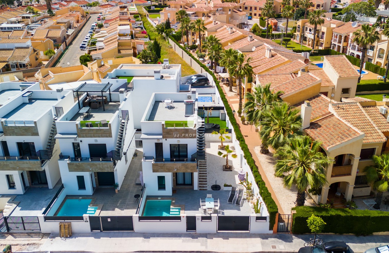 Resale - Villa -
Torrevieja - Costa Blanca