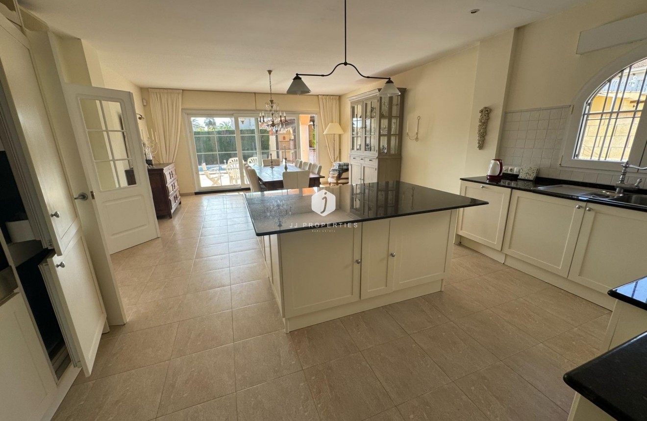 Resale - Villa -
Orihuela Costa - Playa Flamenca
