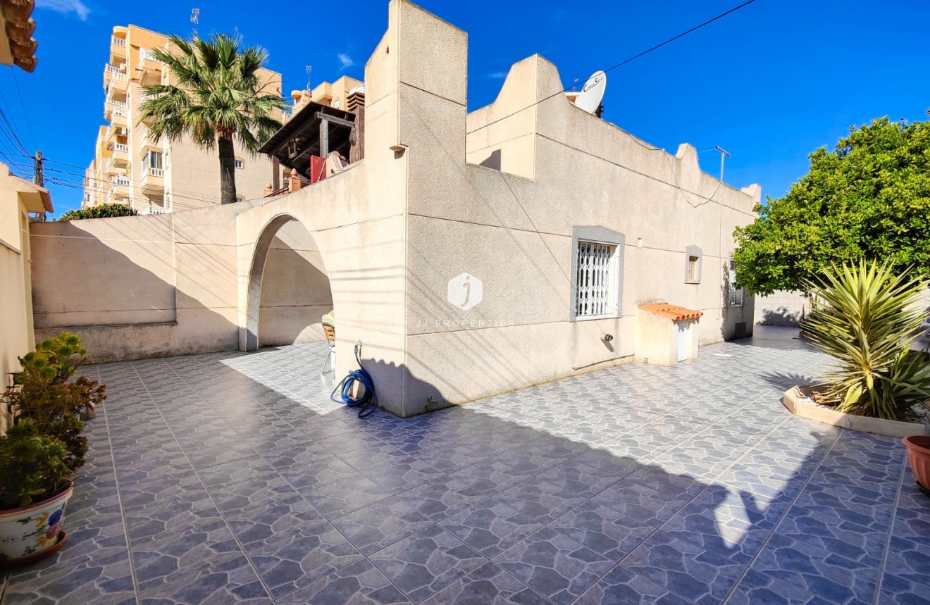 Resale - Chalet -
Torrevieja - Costa Blanca