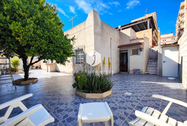 Resale - Chalet -
Torrevieja - Costa Blanca