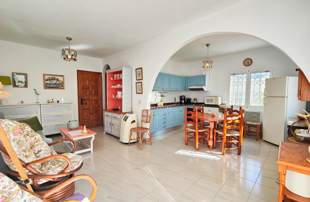 Resale - Chalet -
Torrevieja - Costa Blanca