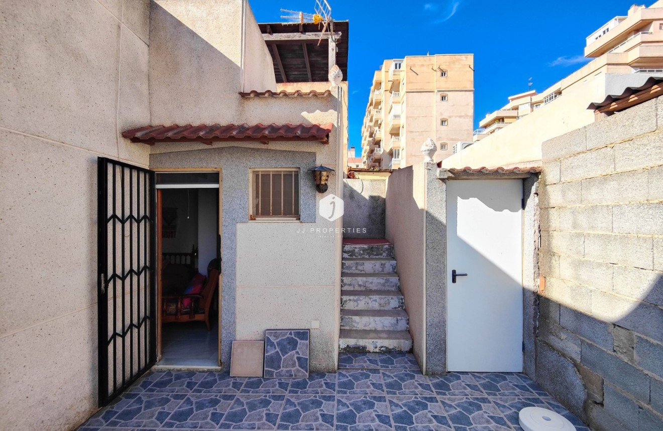 Resale - Chalet -
Torrevieja - Costa Blanca