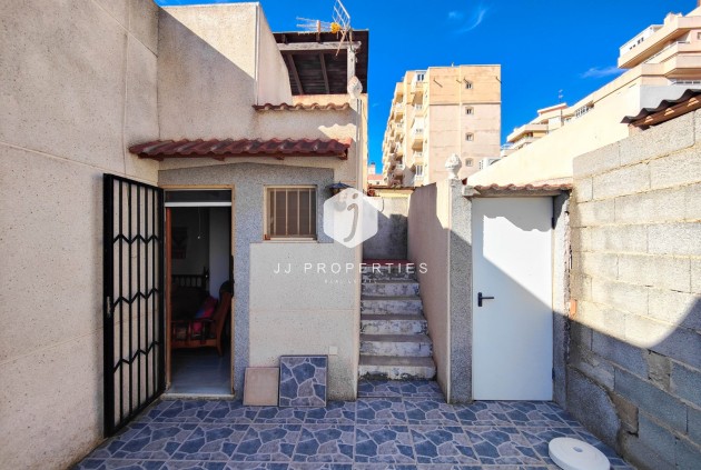 Resale - Chalet -
Torrevieja - Costa Blanca