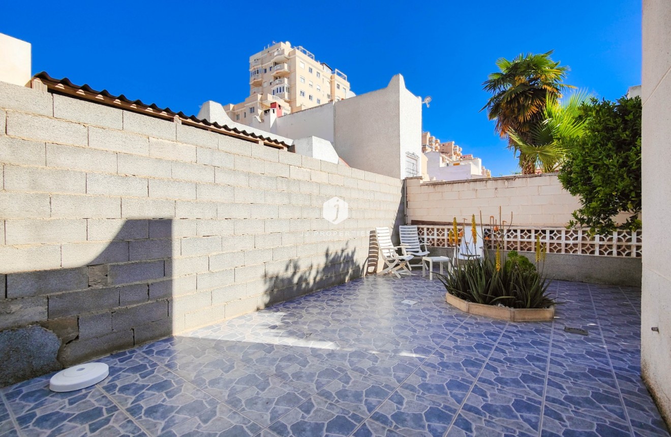 Resale - Chalet -
Torrevieja - Costa Blanca