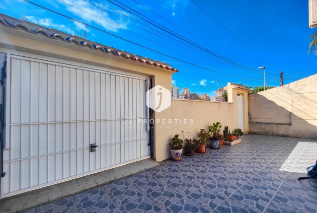Resale - Chalet -
Torrevieja - Costa Blanca