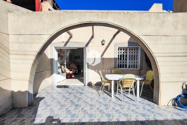 Resale - Chalet -
Torrevieja - Costa Blanca