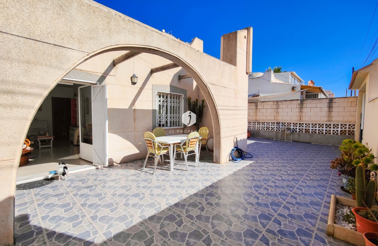 Resale - Chalet -
Torrevieja - Costa Blanca