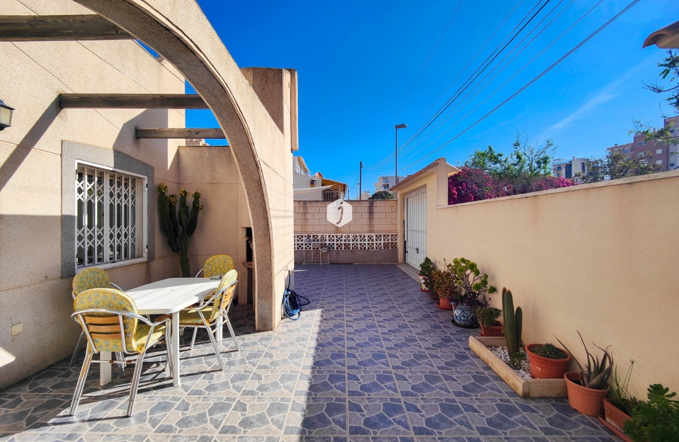 Resale - Chalet -
Torrevieja - Costa Blanca